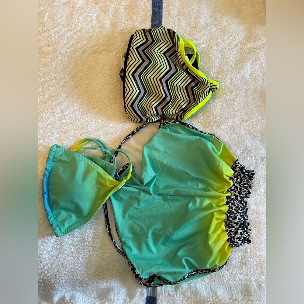 Set of 4 pieces Bikini Set Shein.  Sz L and XL. But fit small